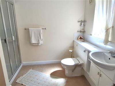 EN SUITE SHOWER ROOM